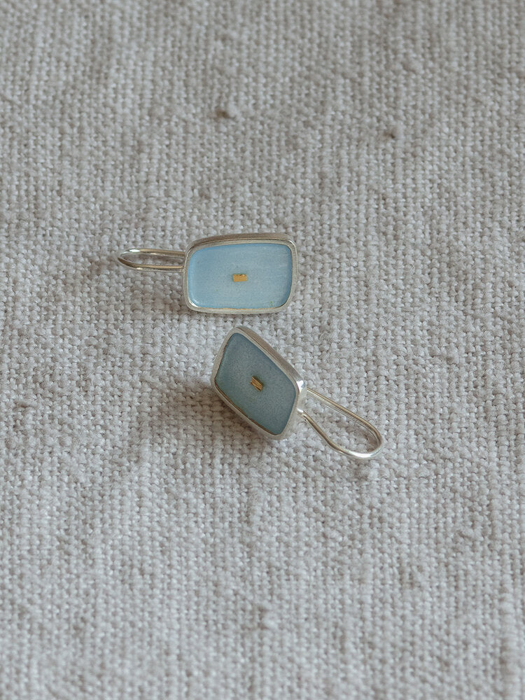Windows - pale blue